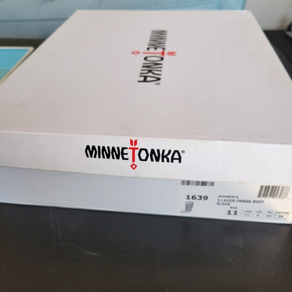 Minnetonka 3-Tier Moccasin Boot - Picture 3 of 6